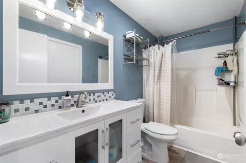 Bath - 116 82nd Pl SW, Everett, WA 98203 photo 2 of 2