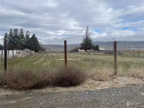 57 Airway St, East Wenatchee, WA 98802