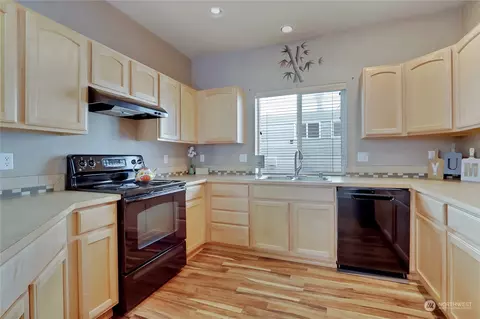 Kitchen - 18007 15th Ave E, Spanaway, WA 98387 photo 3 of 4