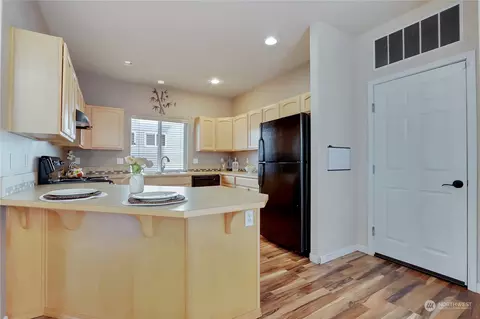 Kitchen - 18007 15th Ave E, Spanaway, WA 98387 photo 1 of 4
