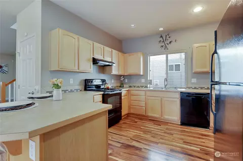 Kitchen - 18007 15th Ave E, Spanaway, WA 98387 photo 2 of 4