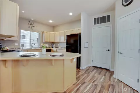 Kitchen - 18007 15th Ave E, Spanaway, WA 98387 photo 4 of 4