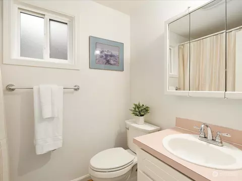 Bath - 12432 46th Dr SE, Everett, WA 98208 photo 3 of 3