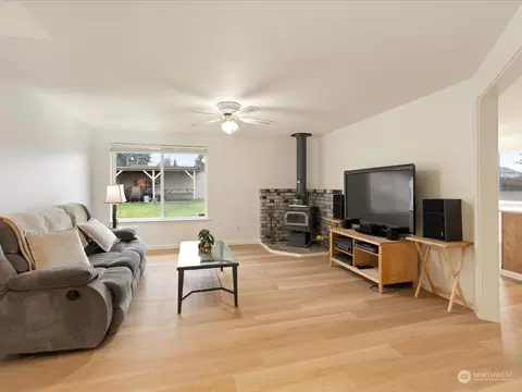 Living - 12432 46th Dr SE, Everett, WA 98208 photo 1 of 5
