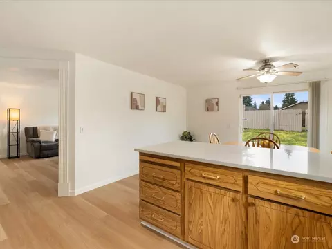 Bath - 12432 46th Dr SE, Everett, WA 98208 photo 1 of 3