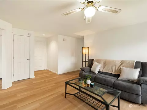 Living - 12432 46th Dr SE, Everett, WA 98208 photo 4 of 5