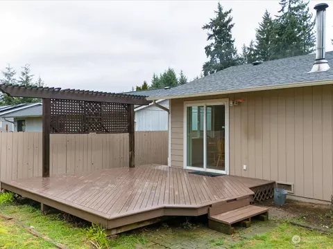 Exterior - 12432 46th Dr SE, Everett, WA 98208 photo 3 of 5