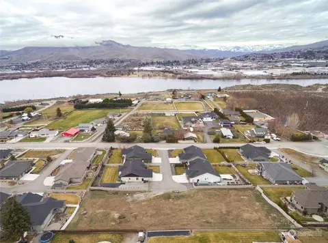 442 NW Spruce Ct, East Wenatchee, WA 98802