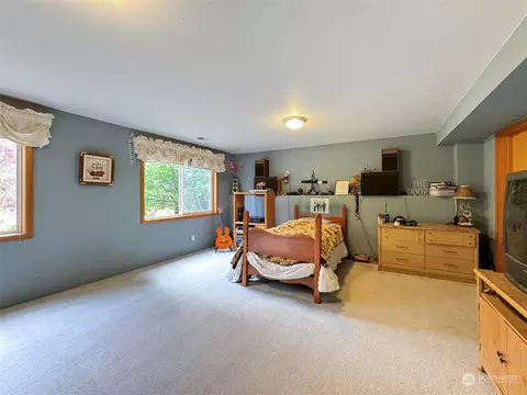 Bedroom - 110 Henkes Rd, Sequim, WA 98382 photo 4 of 4