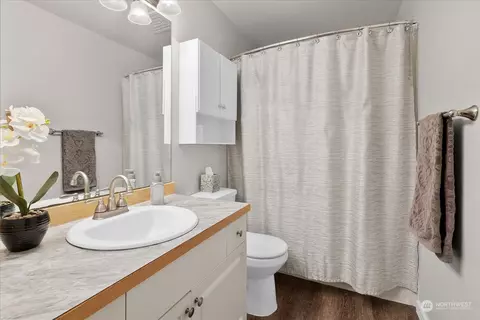 Bath - 309 Garland Pl, Enumclaw, WA 98022 photo 1 of 2