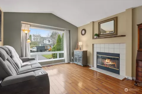 Living - 309 Garland Pl, Enumclaw, WA 98022 photo 1 of 3
