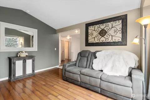 Living - 309 Garland Pl, Enumclaw, WA 98022 photo 3 of 3