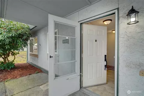 8823 Holly Dr #A103, Everett, WA 98208