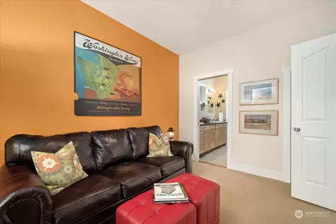 Living - 1010 Francis Ave, Walla Walla, WA 99362 photo 4 of 4