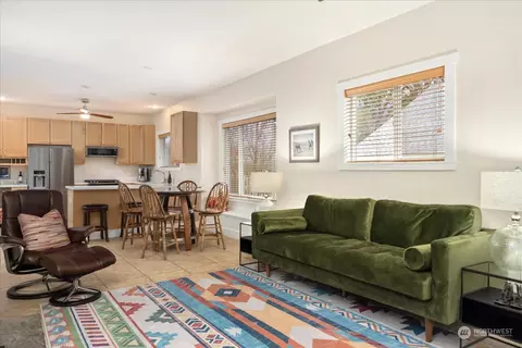 Living - 1010 Francis Ave, Walla Walla, WA 99362 photo 2 of 4