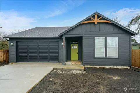 153 John St, Kelso, WA 98626