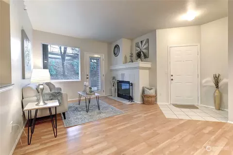 Living - 15300 112th Ave NE #C106, Bothell, WA 98011 photo 5 of 5