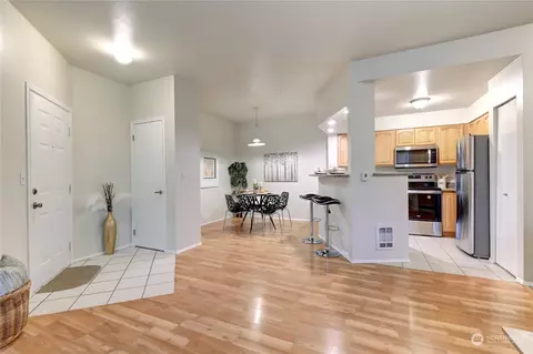Living - 15300 112th Ave NE #C106, Bothell, WA 98011 photo 2 of 5
