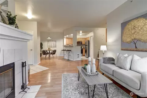 Living - 15300 112th Ave NE #C106, Bothell, WA 98011 photo 3 of 5