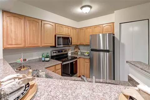 Kitchen - 15300 112th Ave NE #C106, Bothell, WA 98011 photo 2 of 3