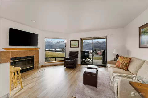 100 Lake Chelan Shores Dr #18-1, Chelan, WA 98816