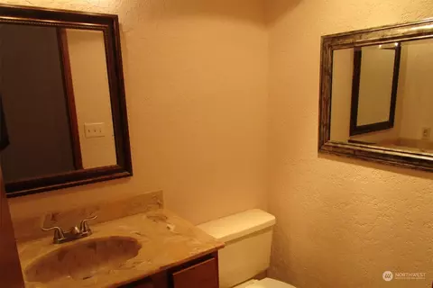 Bath - 12600 4th Ave W #9D, Everett, WA 98204 photo 3 of 3