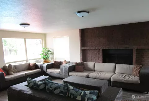 Living - 12600 4th Ave W #9D, Everett, WA 98204 photo 3 of 3