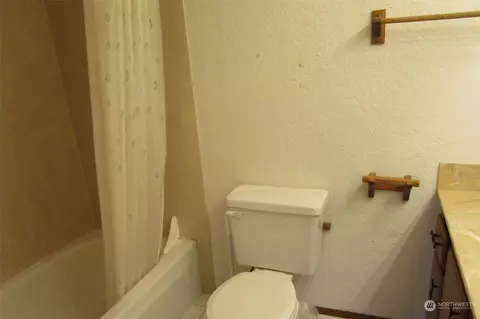 Bath - 12600 4th Ave W #9D, Everett, WA 98204 photo 2 of 3