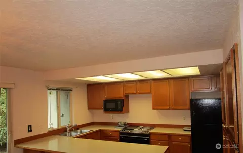 Kitchen - 12600 4th Ave W #9D, Everett, WA 98204 photo 1 of 4