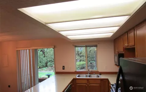 Kitchen - 12600 4th Ave W #9D, Everett, WA 98204 photo 2 of 4