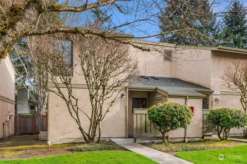 10050 NE 138th Pl #G2, Kirkland, WA 98034