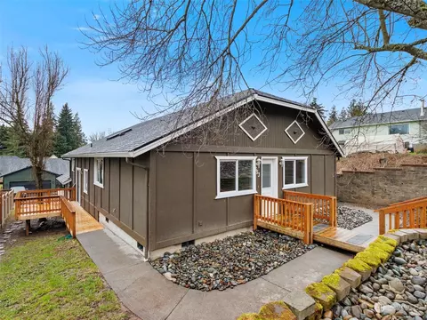 553 N 3rd Pl, Kalama, WA 98625