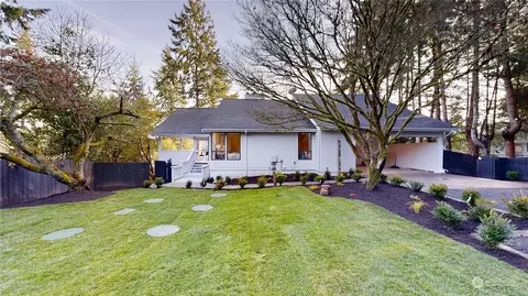 9015 SW Bayview Dr, Vashon, WA 98070