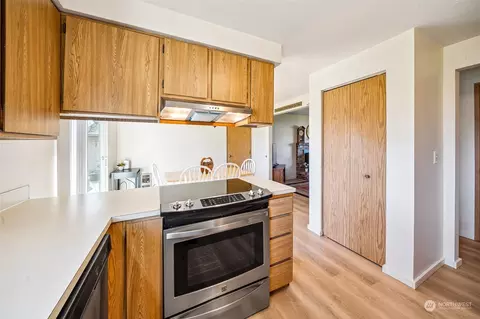 Kitchen - 433 Harmony Ln, Enumclaw, WA 98022 photo 3 of 3