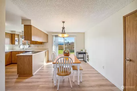Dining - 433 Harmony Ln, Enumclaw, WA 98022 photo 1 of 2