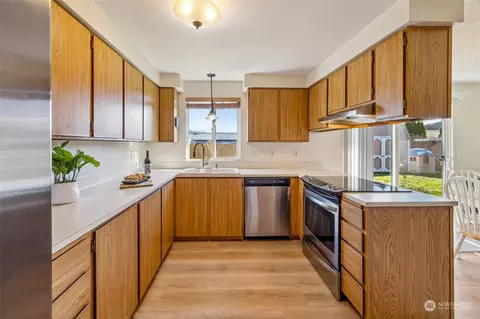 Kitchen - 433 Harmony Ln, Enumclaw, WA 98022 photo 1 of 3