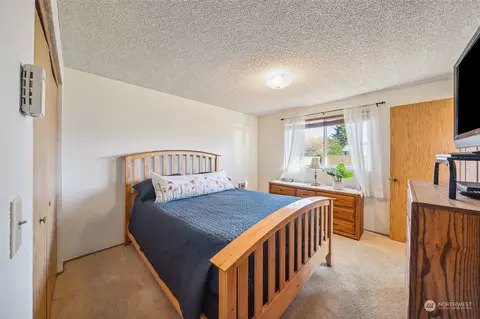 Bedroom - 433 Harmony Ln, Enumclaw, WA 98022 photo 4 of 4