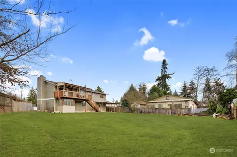 Exterior - 832 117th St SW, Everett, WA 98204 photo 5 of 9