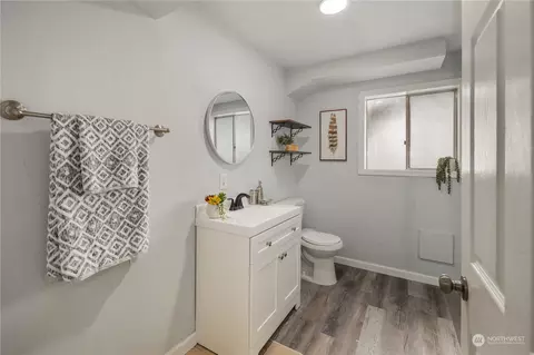 Bath - 832 117th St SW, Everett, WA 98204 photo 3 of 4