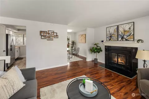 Living - 832 117th St SW, Everett, WA 98204 photo 4 of 8