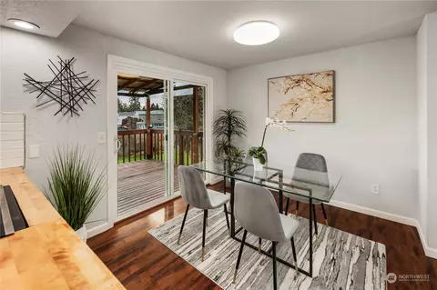 Dining - 832 117th St SW, Everett, WA 98204 photo 2 of 4