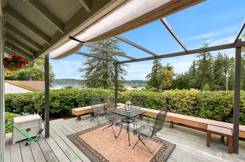 7043 Cooper Point Rd NW, Olympia, WA 98502