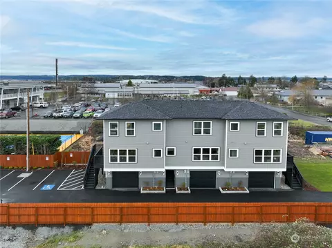 9520 270th St NW #C, Stanwood, WA 98292