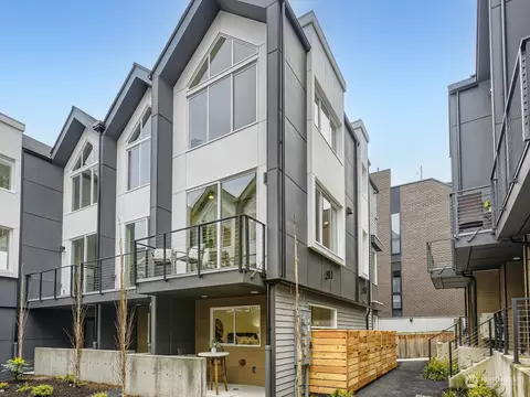 7514 43rd Ave S #C, Seattle, WA 98118