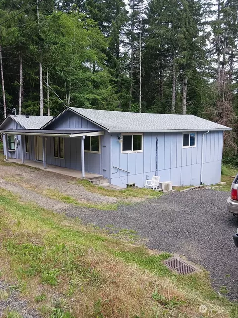 211 E Snow Cap Dr, Belfair, WA 98528