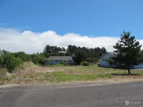 30410 H St, Ocean Park, WA 98640