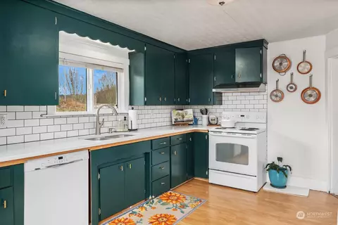 Kitchen - 706 Harrison St, Sumner, WA 98390 photo 1 of 1