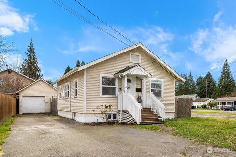 706 Harrison St, Sumner, WA 98390