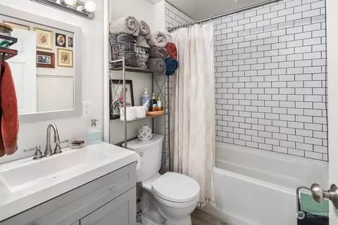 Bath - 706 Harrison St, Sumner, WA 98390 photo 1 of 1