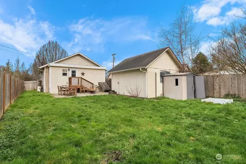 Exterior - 706 Harrison St, Sumner, WA 98390 photo 4 of 7